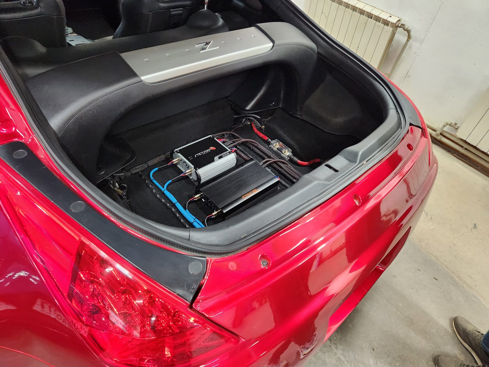 установка усилителей nissan 350z