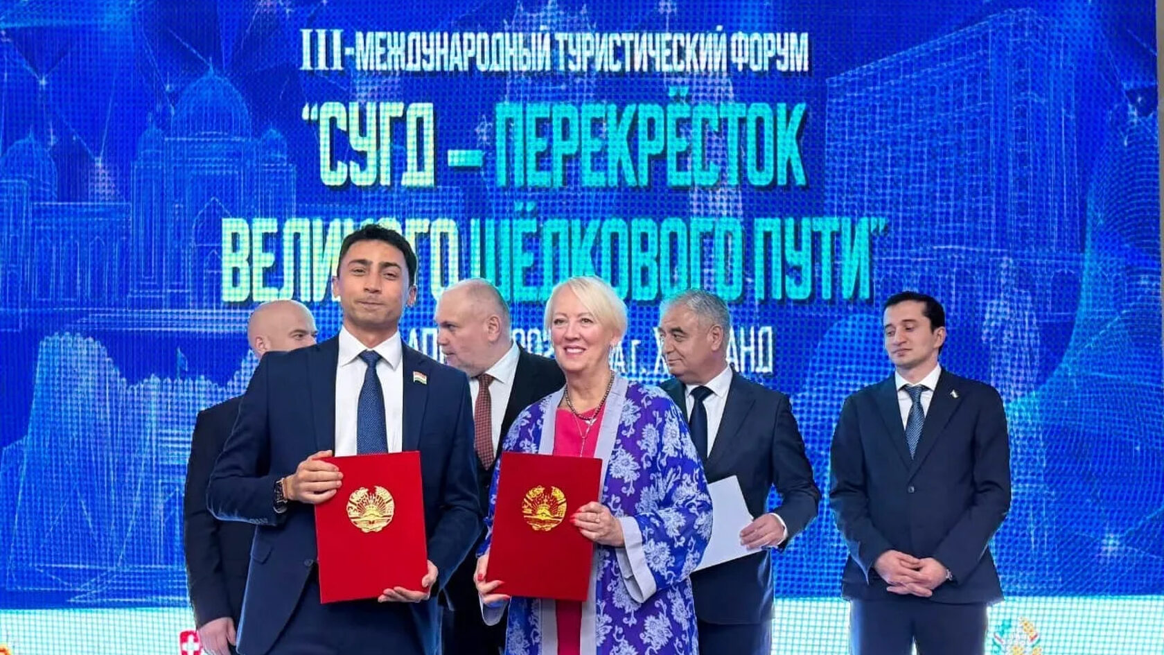 Президент АТиМО Пирогова Ольга Вячеславовна на туристическом форуме Сугд перекресток Великого шелкового пути Худжанд 16 апреля