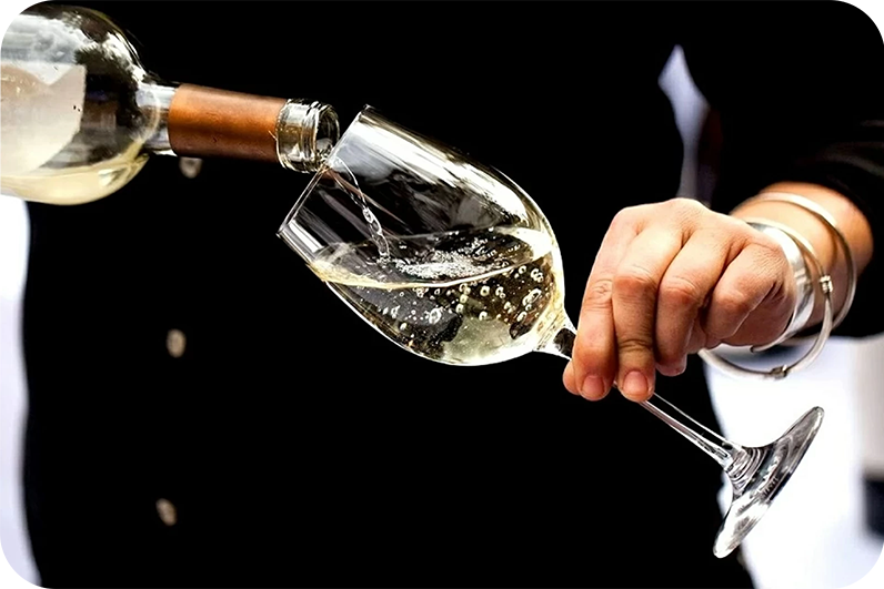 фото нанесения макияжа на лицо девушки 