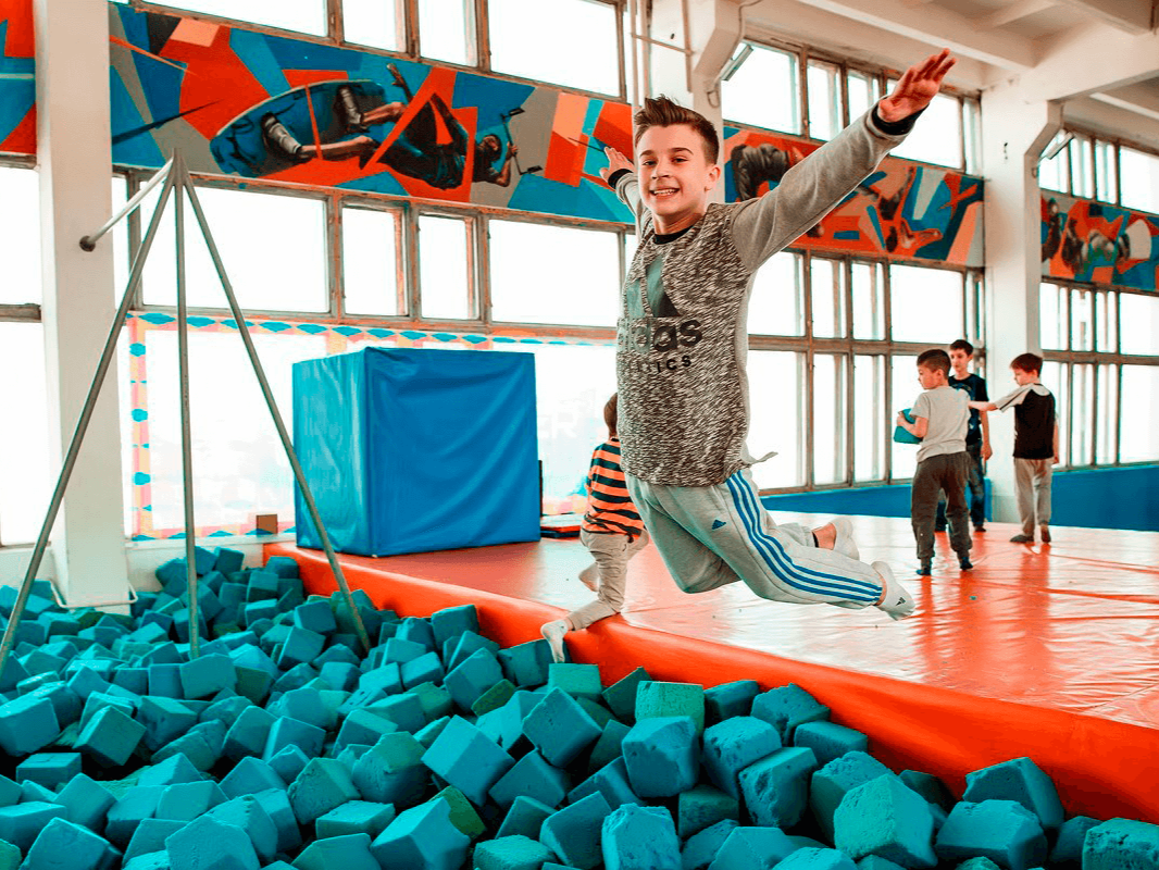 фото нанесения макияжа на лицо девушки 