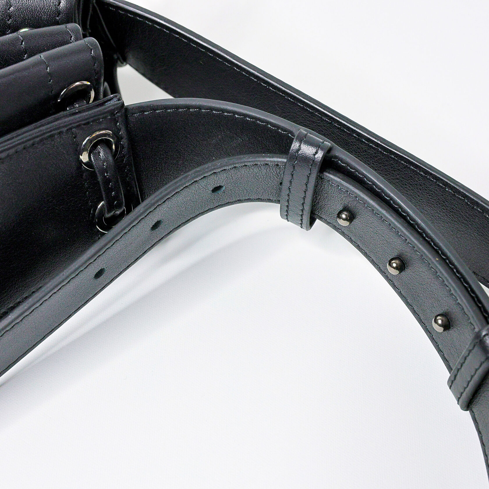 дизайнерская сумка Drift архитектурной формы черного цвета из натуральной кожи