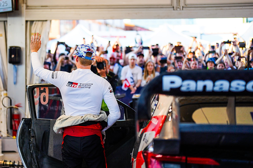 Гонщик Toyota Gazoo Racing WRT Калле Рованпера, Toyota GR Yaris Rally1, ралли Финляндия 2025