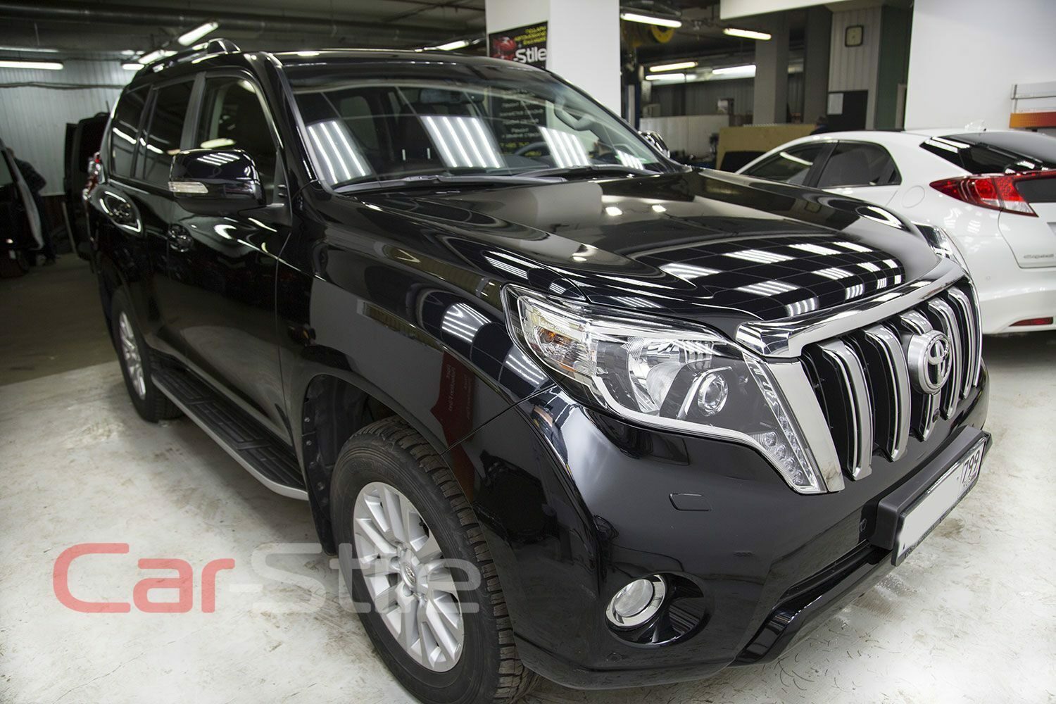 Нанесение антигравийной пленки Suntek на кузов автомобиля Toyota Land  Cruiser Prado