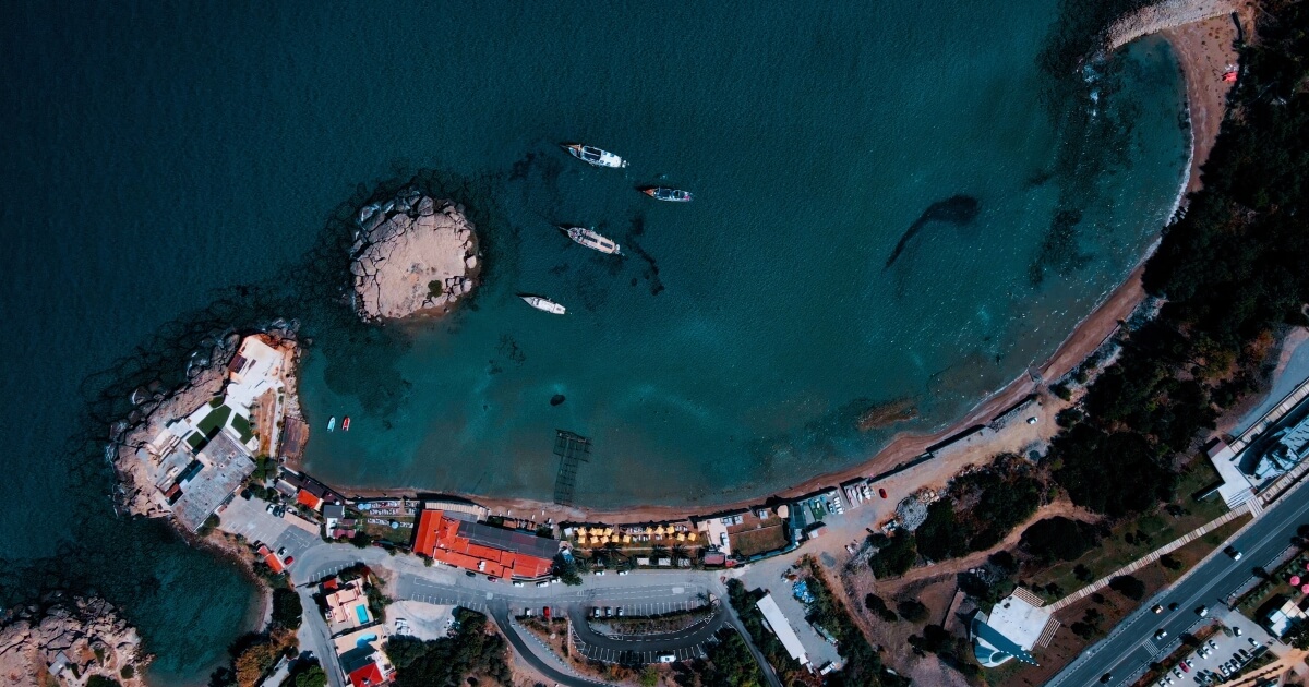 Escape Beach, Гирне