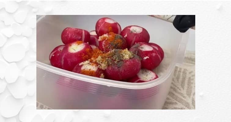 Приготовление битого маринованного редиса: шаг 3