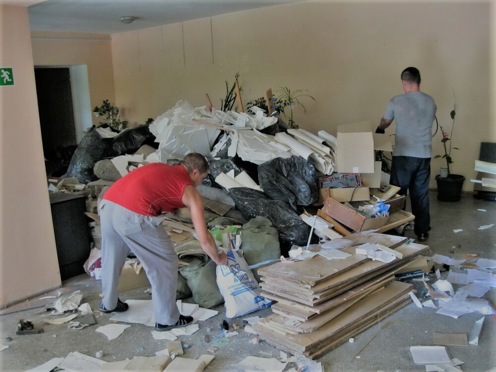 Уборка территории от строительного мусора. Уборка свалок