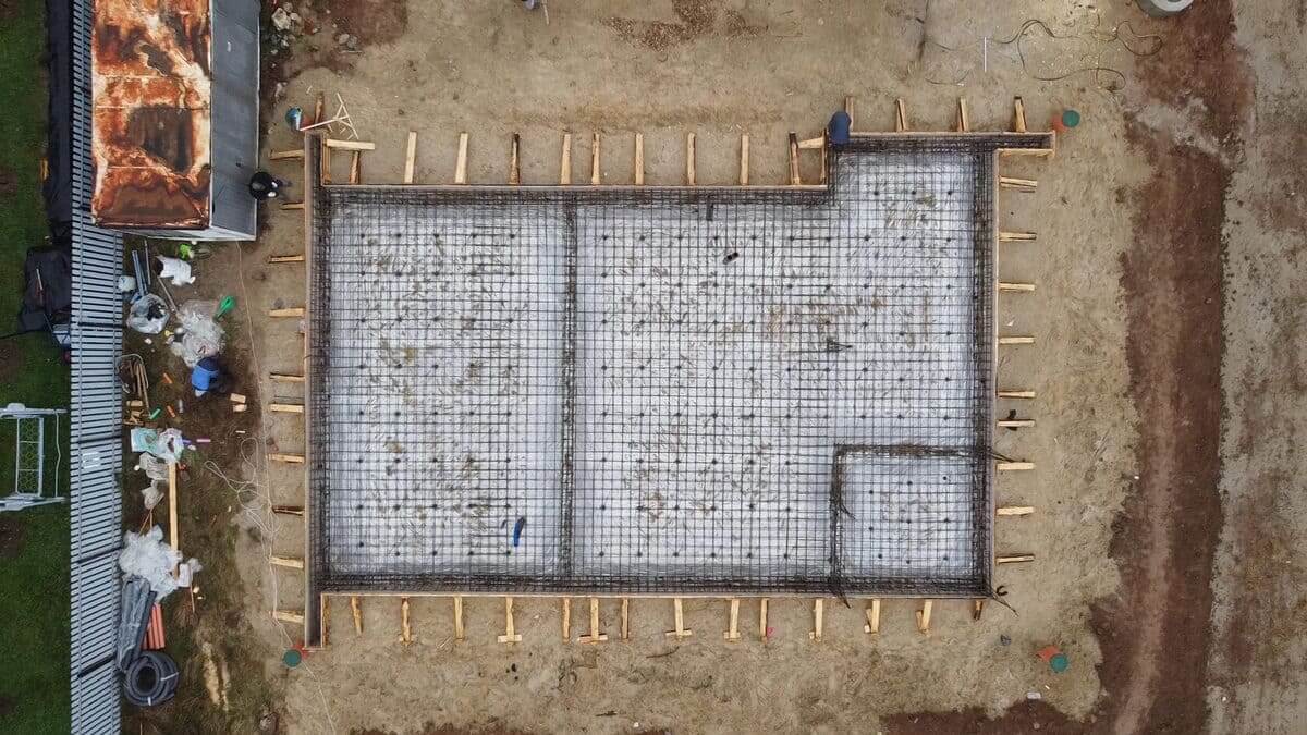 Работы по армированию монолитной железобетонной плиты фундамента при работе по устройству фундамента от нашей компании в СПБ и ЛО