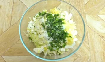 Приготовление заливного пирога с капустой на кефире в духовке: шаг 7