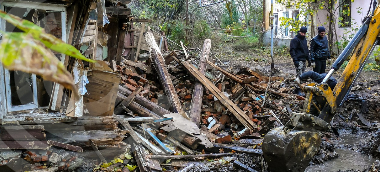 Разборка деревянного дома в Санкт-Петербурге от 20 000р | Спец-снос