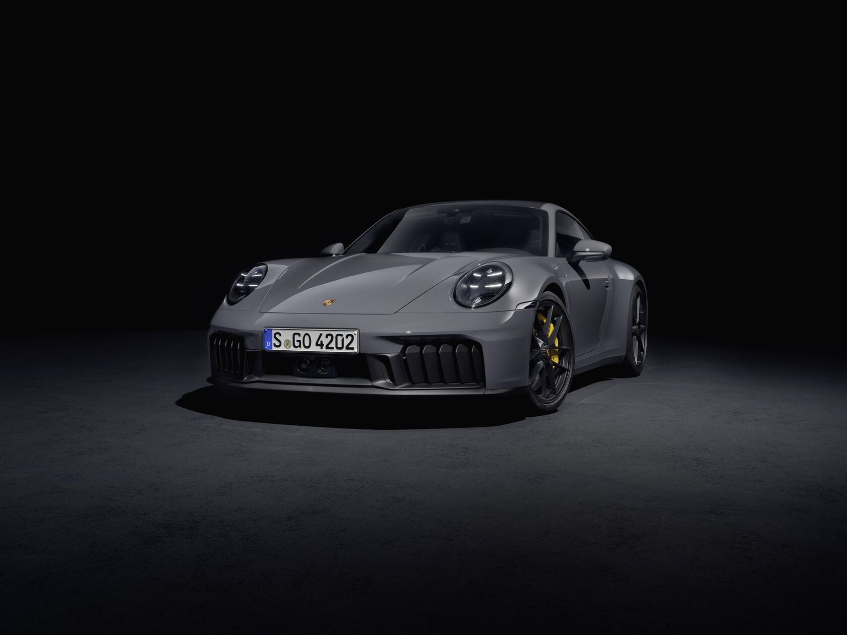 Porsche 911 992.2, вид три четверти спереди