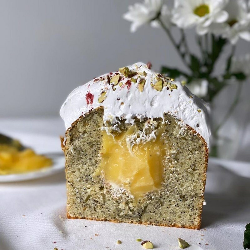 Маковый кулич. Кулич маковый с лимонным кремом. Творожно-маковый кулич.. Кулич с лимонной начинкой.