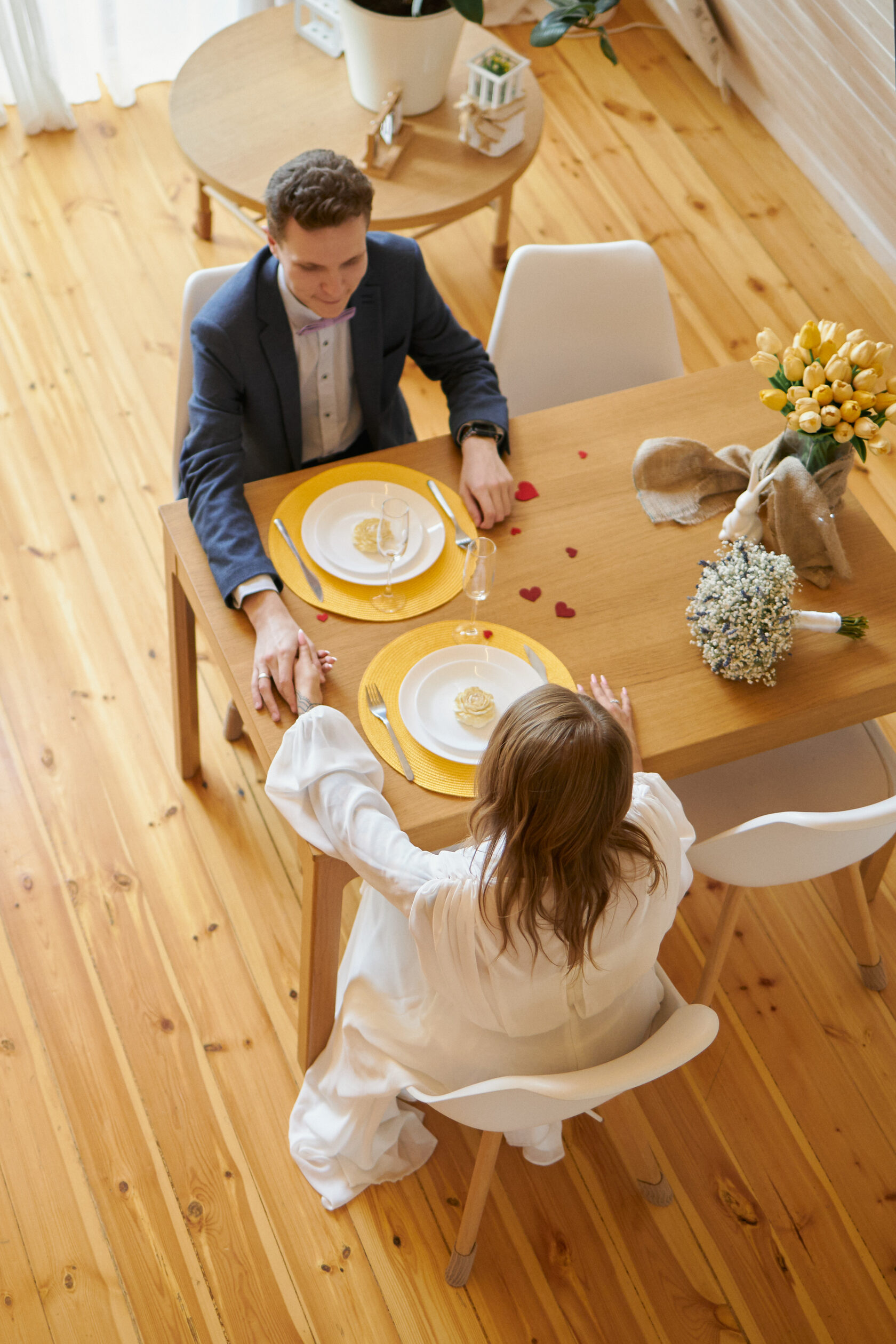 Невеста перед свадьбой на глэмпинг даче в Подмосковье