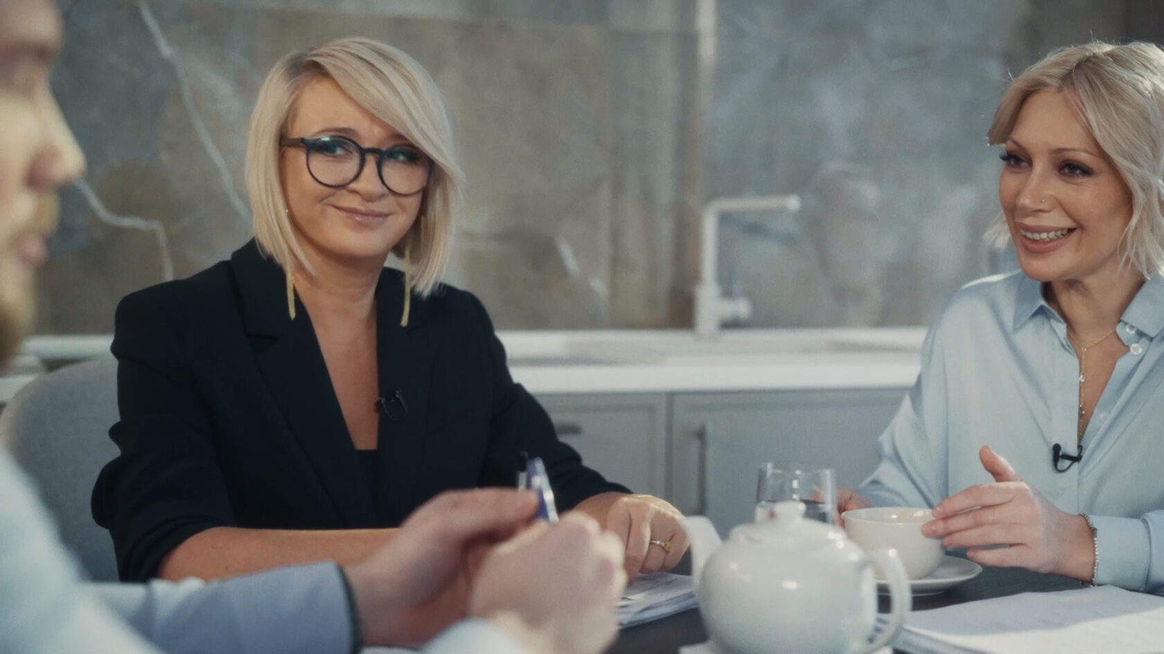 реалити / reality (2023) web-dl. фильм реалити с сидни суини. выживалити шоу реалити 2023. клиника счастья кадры с кудряшом. выживалити шоу реалити 2023.