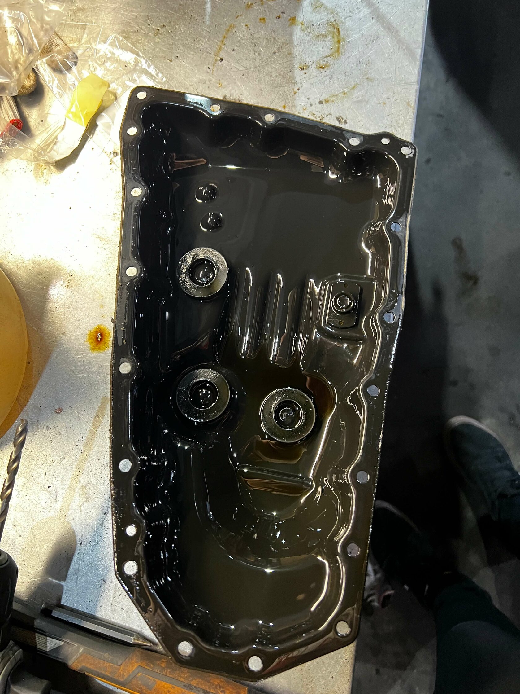 Магниты поддона вариатора со следами износа