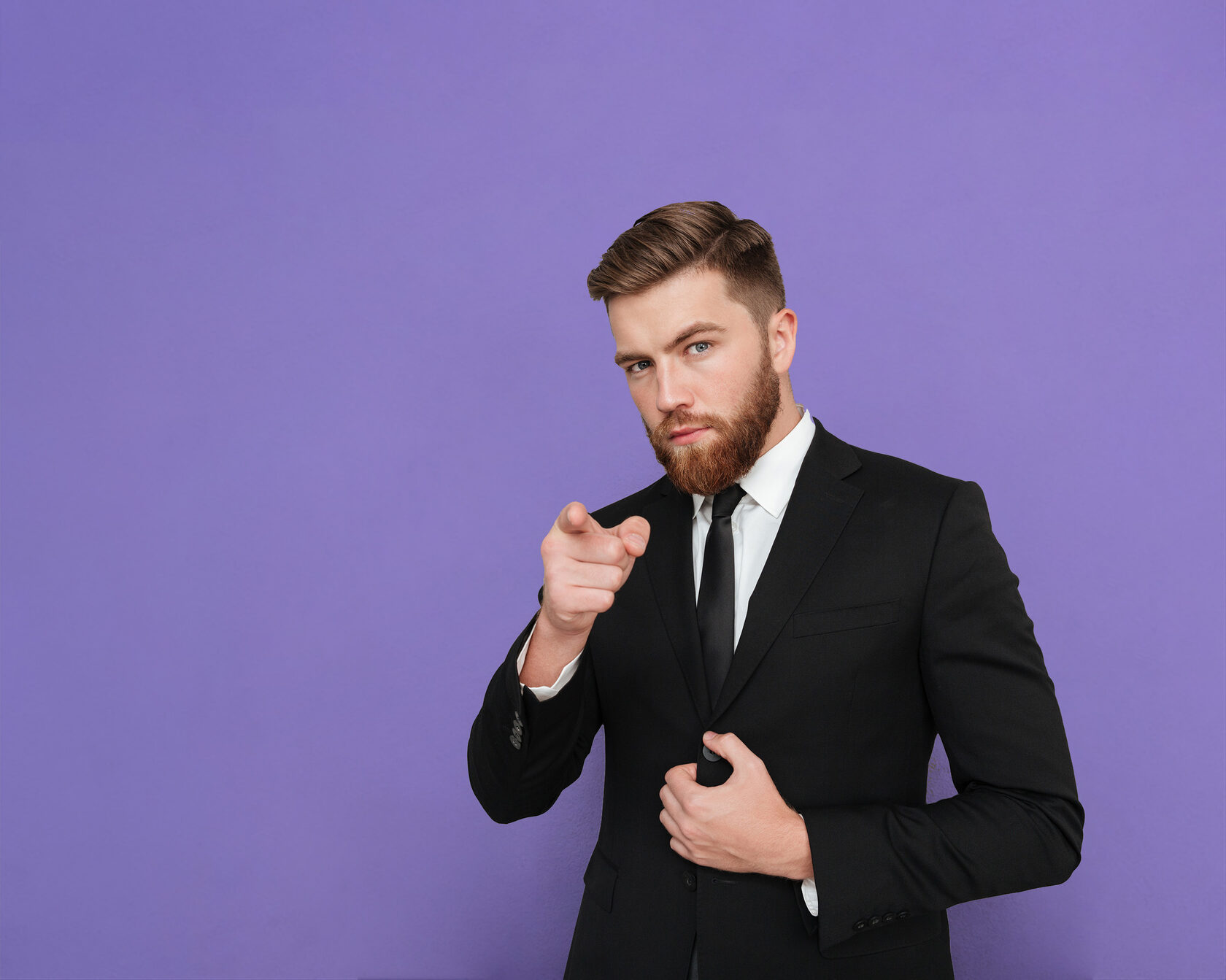 фото парня и девушки на романтическом свидании в публичном месте