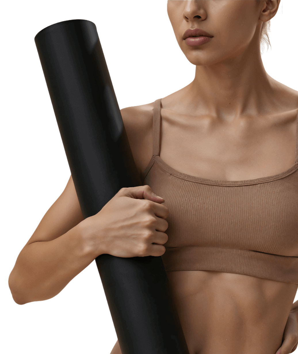 Фитнес-тренер получает сообщения от клиентов в приложении