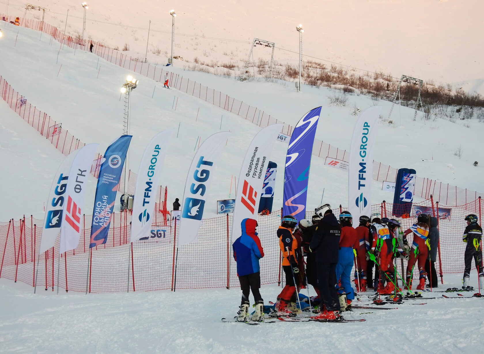Федерация горнолыжного спорта россии. Денис Воробьев горные лыжи. Воробьев Денис Олегович горные лыжи спортсмен. Царьград горные лыжи владелец.