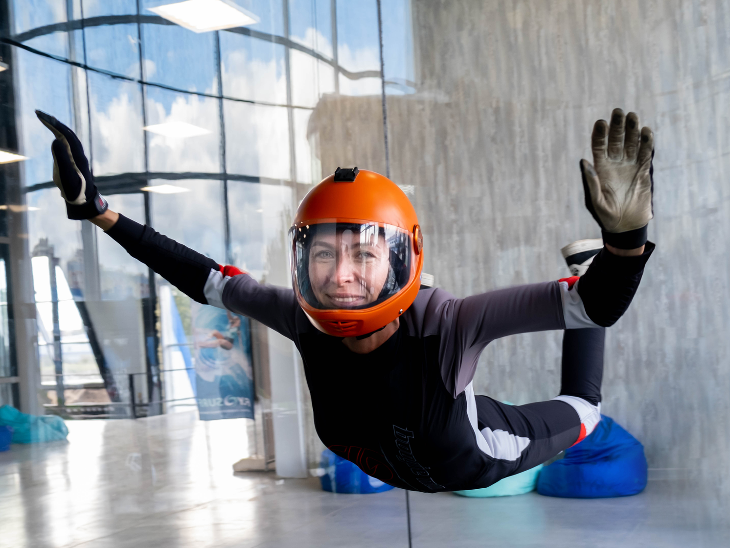 фото нанесения макияжа на лицо девушки 