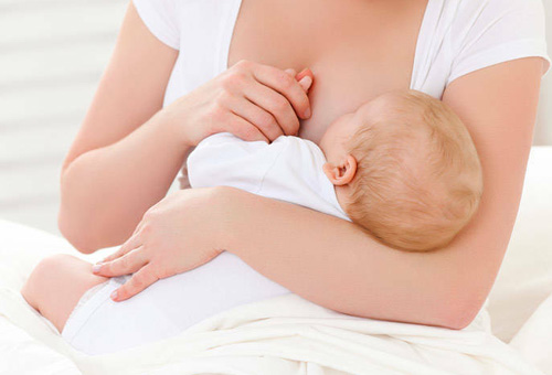 «Почему ребенок плачет во время кормления грудным молоком?» — Яндекс Кью