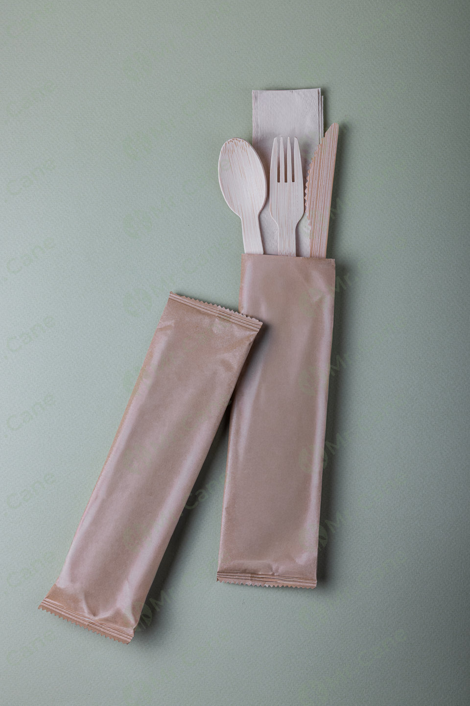 набор приборов из бамбука