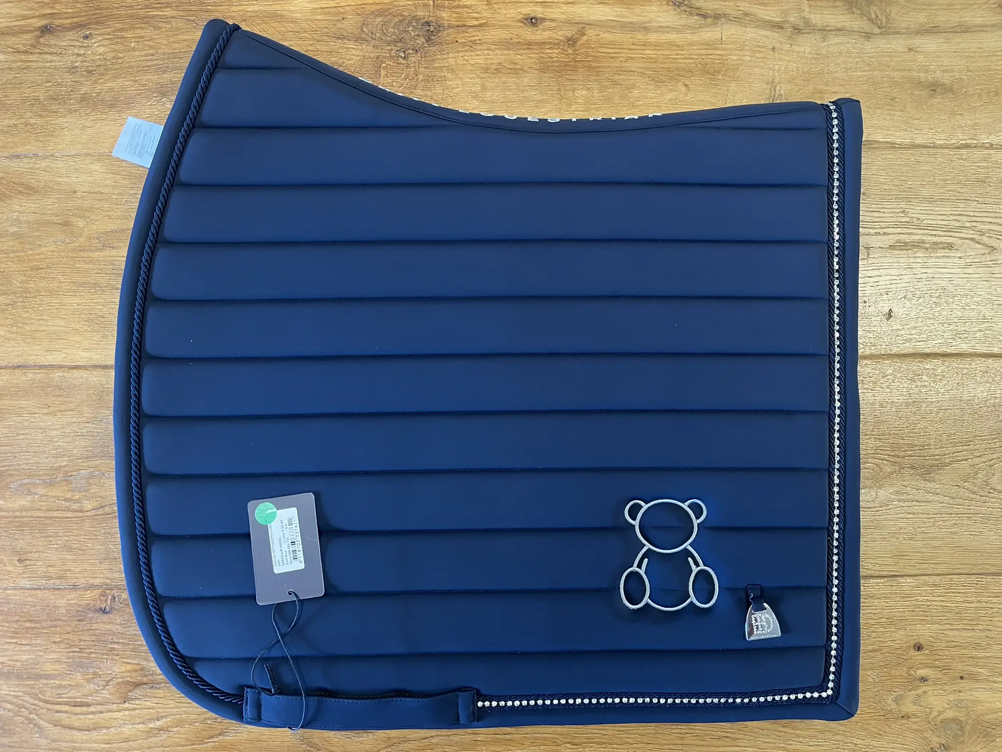 Zadeldekje met geborduurd logo