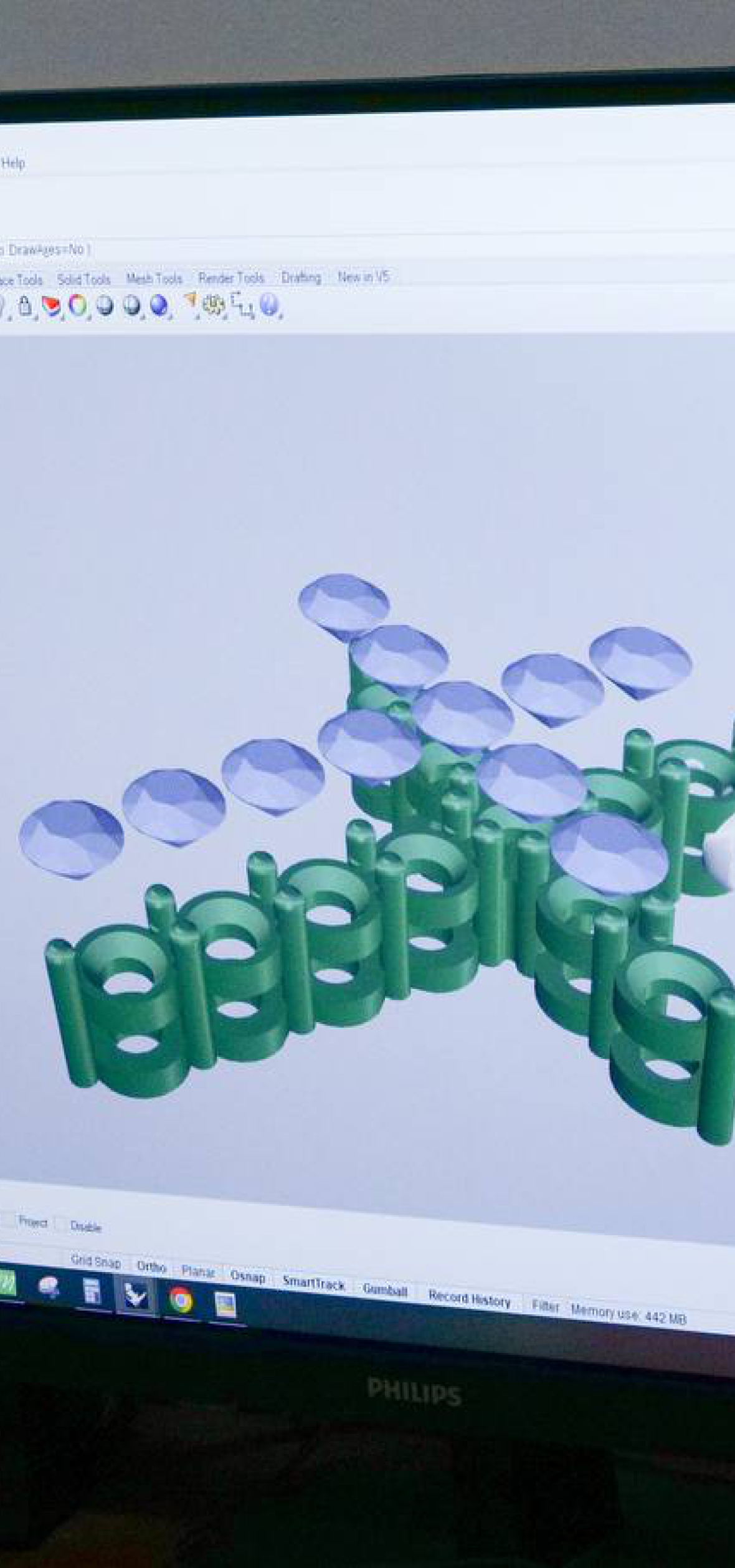 Ювелирные украшения мировых брендов из золота и бриллиантов