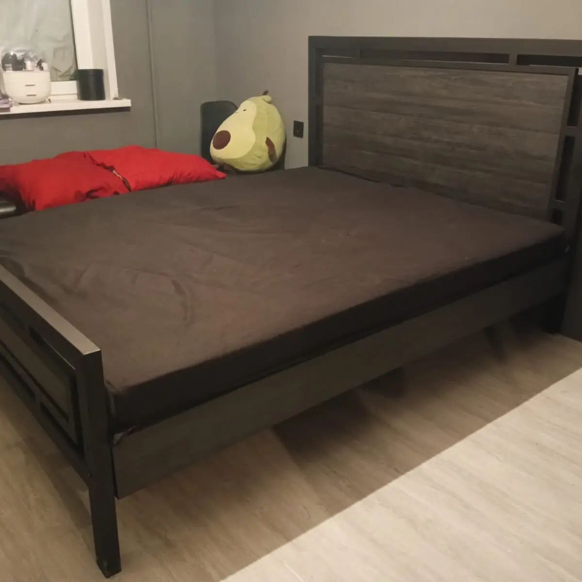 Кровать в стиле лофт. Мебель для дома и квартиры.