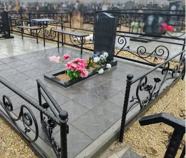 Как сделать оформление могилы гармоничным