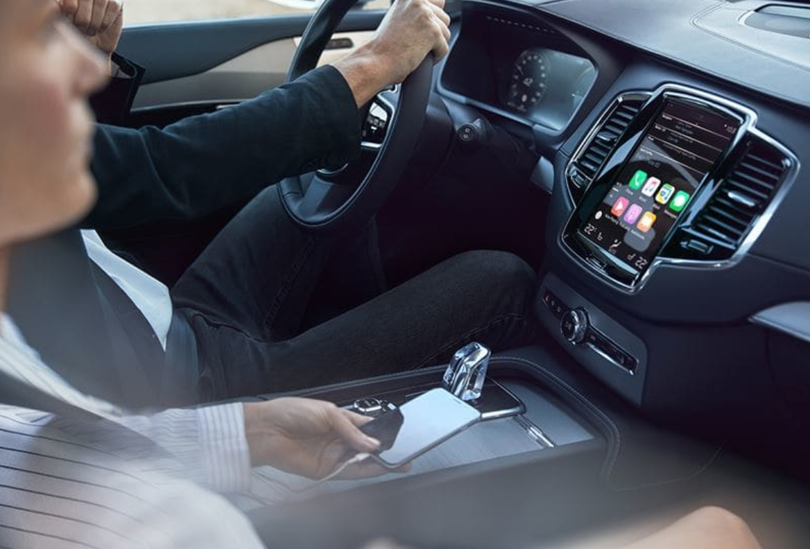 Carplay volvo. CARPLAY Volvo xc60. Volvo car Family. CARPLAY Volvo s60 1gen. Кар плей на весь экран Вольво xc90.