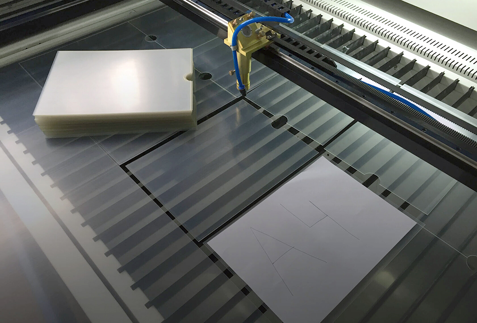 лазерная резка пэта, карманы для стендов