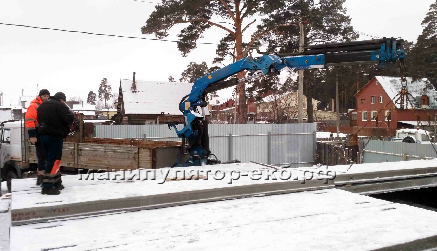 Манипулятор с КМУ сзади