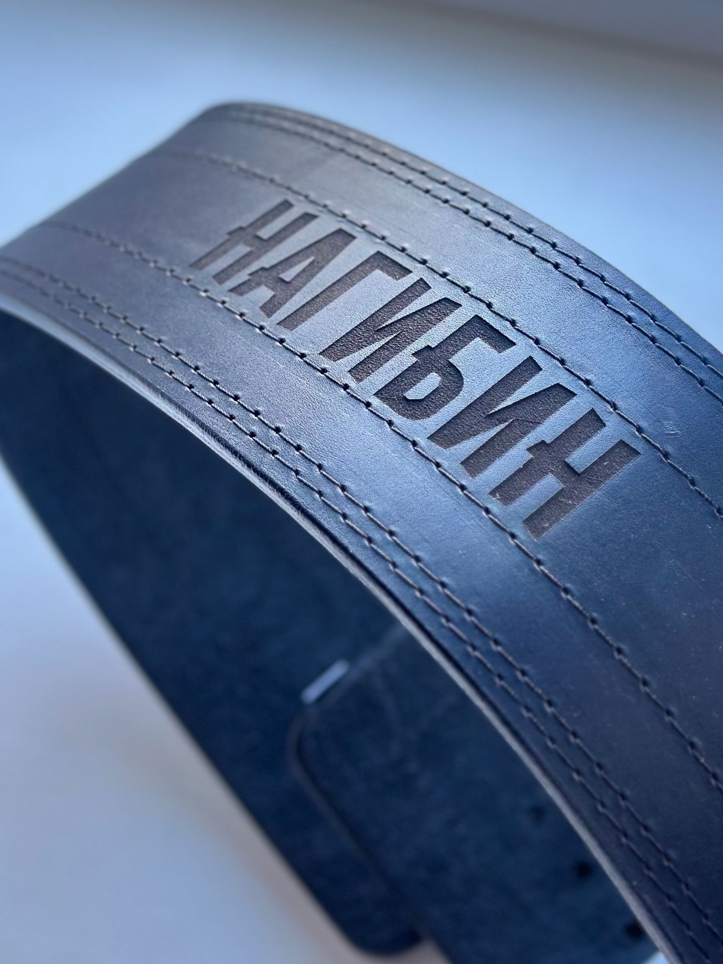 Индивидуальная лазерная гравировка на кожаных аксессуарах — мастерская StekloWood