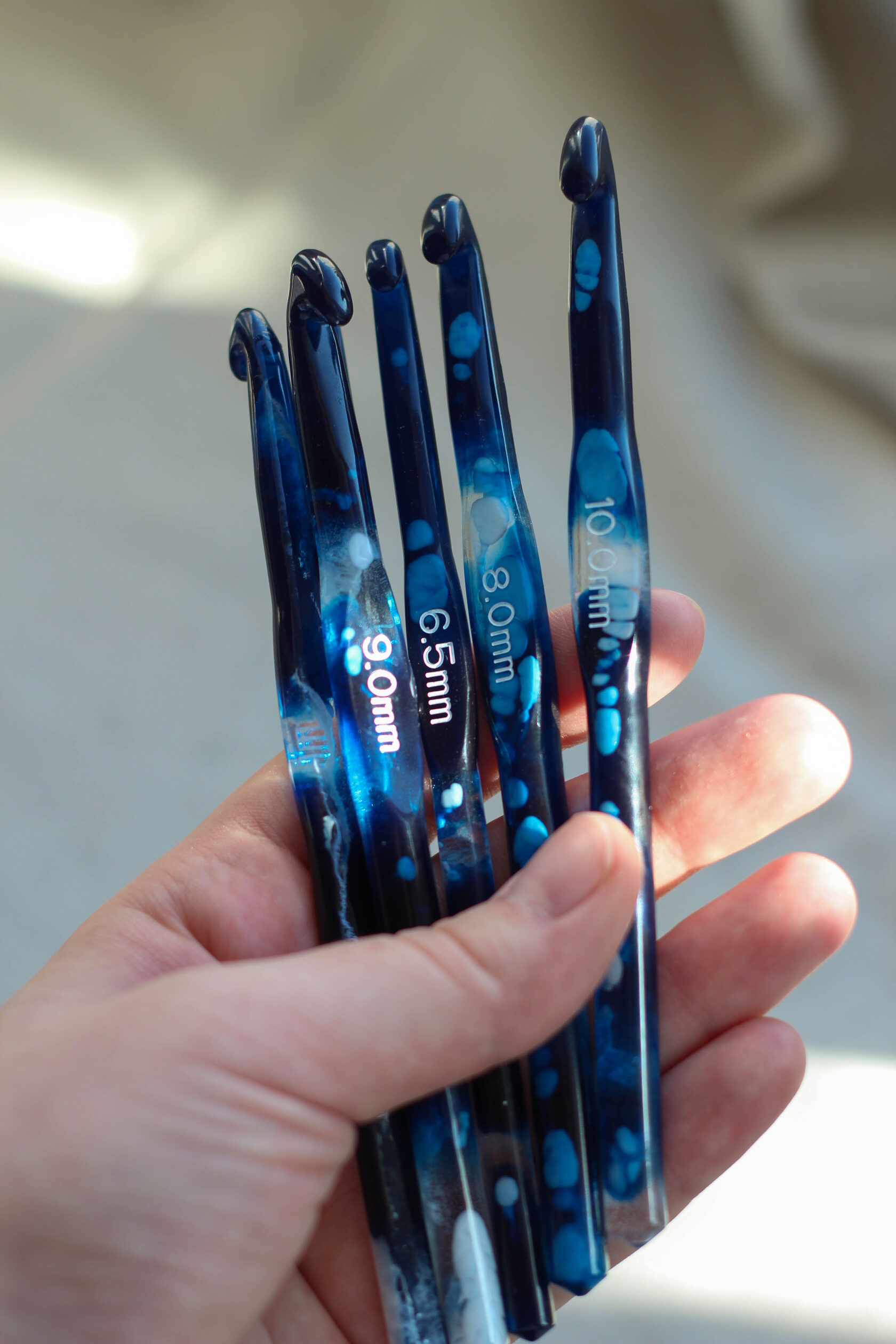 Крючки для вязания из эпоксидной смолы синие