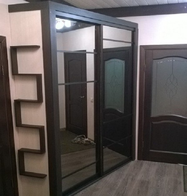 шкаф купе с боковыми полками