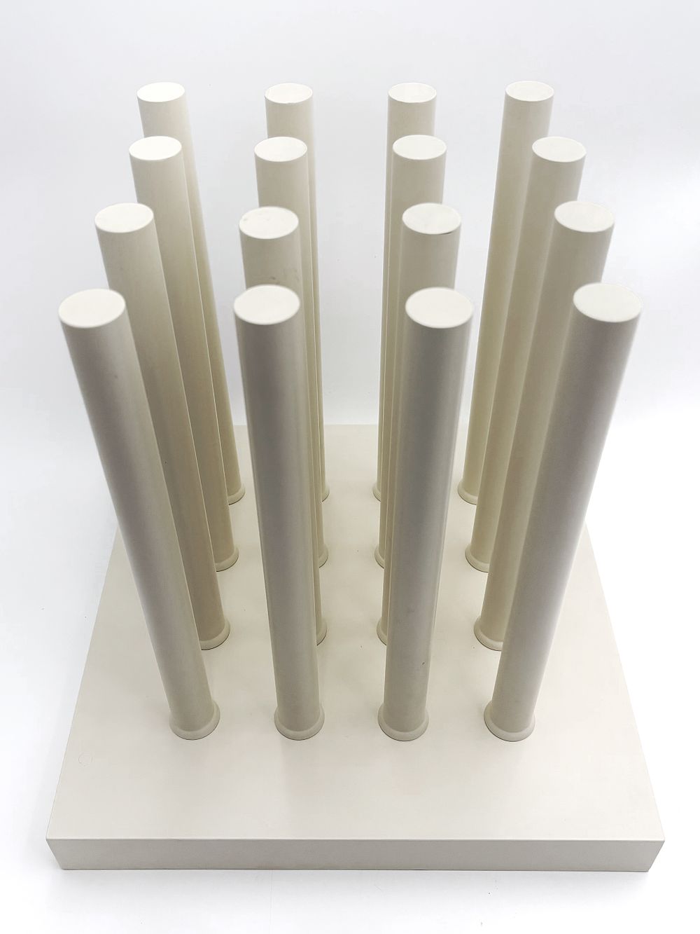 Владимир Немухин “Посвящение Вейсбергу”, дерево, краска. Размер: 32 x 32 x 35 см. Подпись автора на основании. 2005 год. 