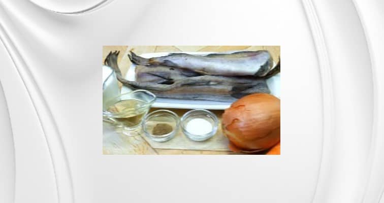 Приготовление минтая с овощами и сметаной в духовке: шаг 1