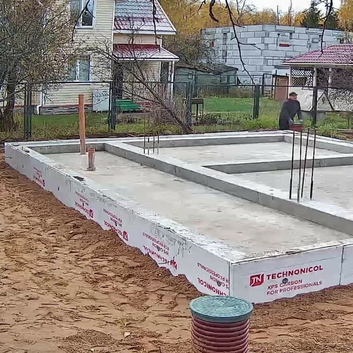 Монолитный фундамент. Фундамент монолит. Фундамент 12х12 монолит. Ленточный фундамент. Опалубка для монолитной плиты.