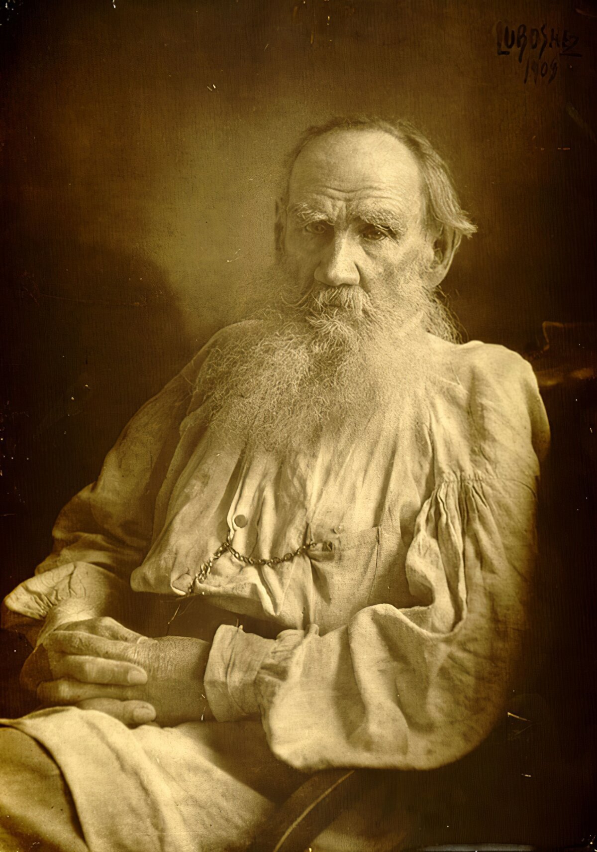 Лев Толстой, фотография 1905 года, фотограф И. Ф. Любошец