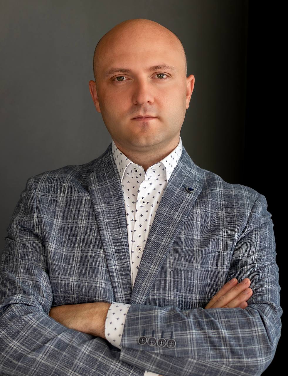 Денис Коннов