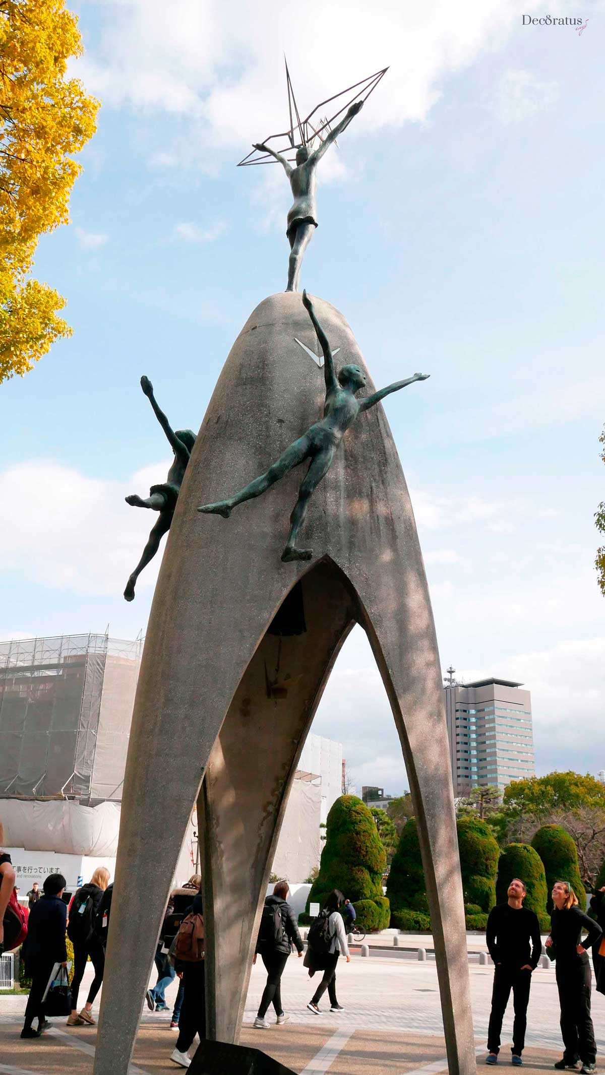 колокол памятник детям и девочке садако в хиросиме япония