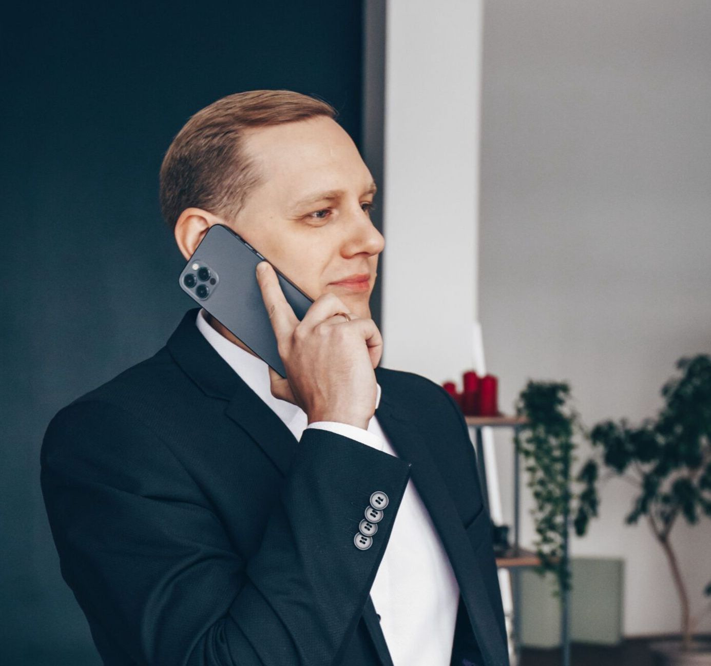 Адвокат Антон Кислых