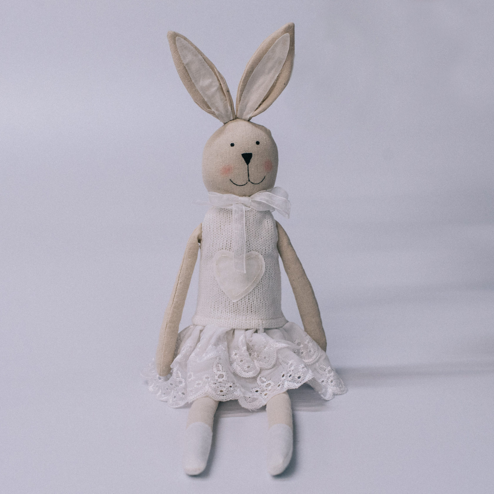 Мягкие игрушки крольчиха в платье