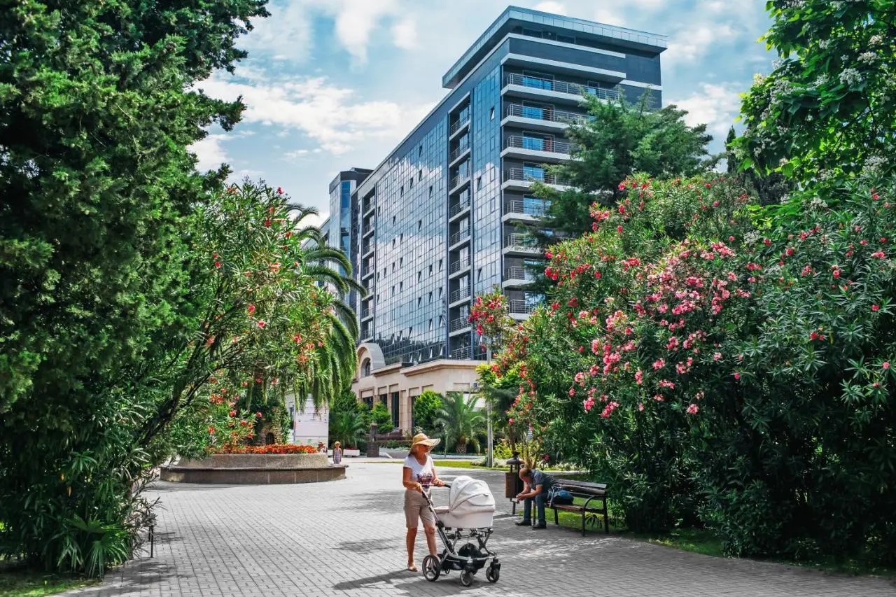 Территория Сити Парк Отеля Сочи