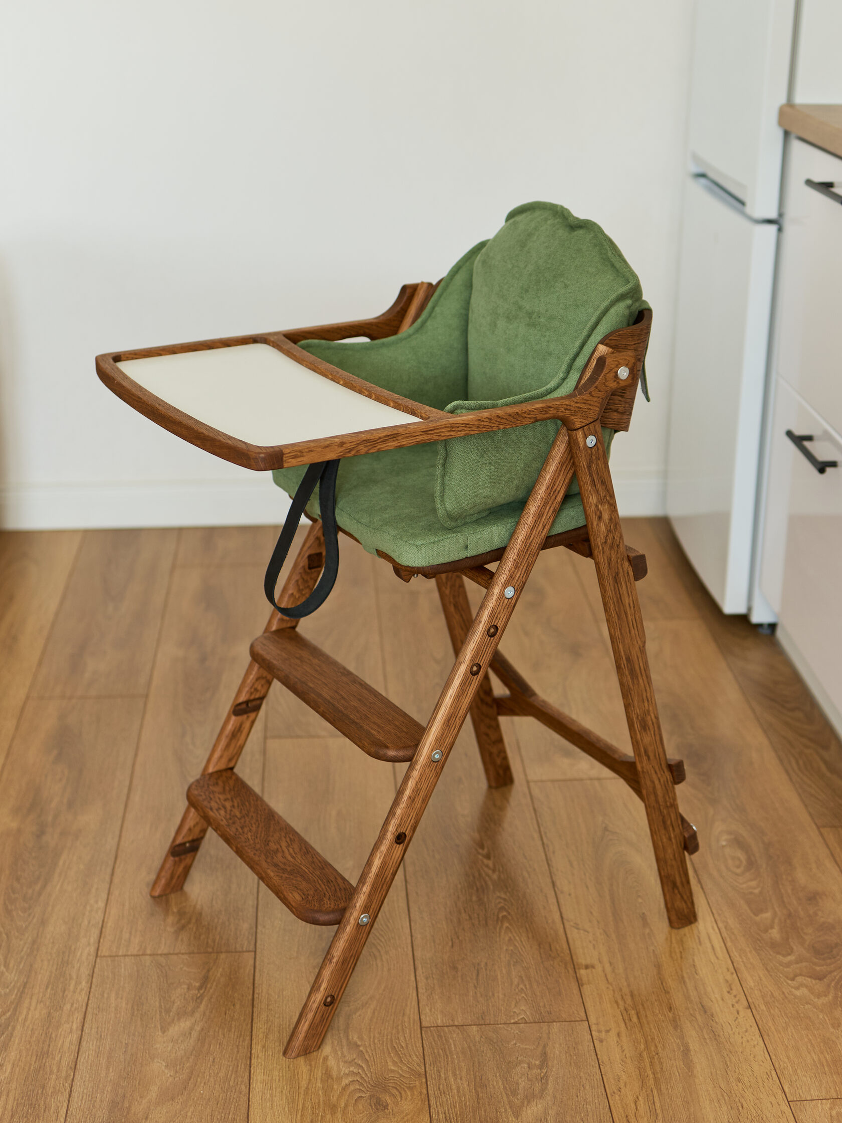 Стул для кормления Klapp Kids из массива дуба