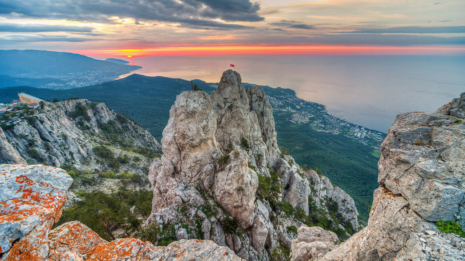 Покажи крым. Алушта гора ай-Петри. Горы осень Крым ай-Петри. Симеиз гора ай Петри. Мыс ай Петри.