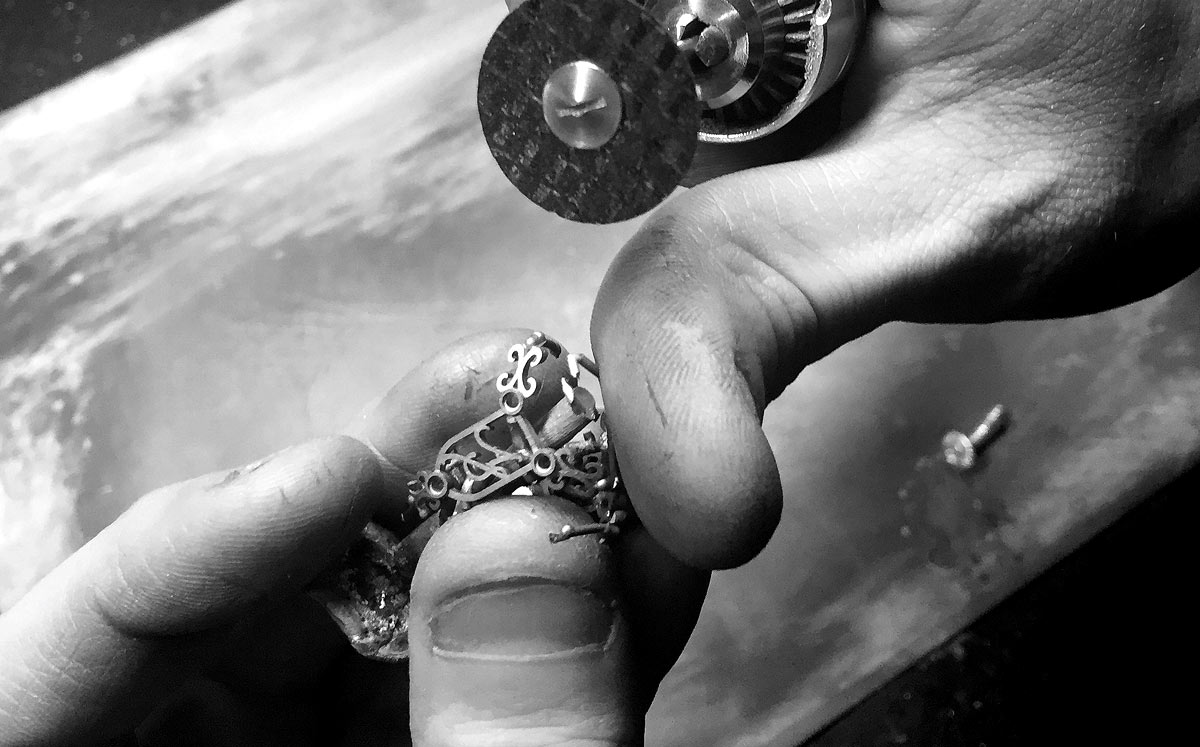 обработка деталей запонок