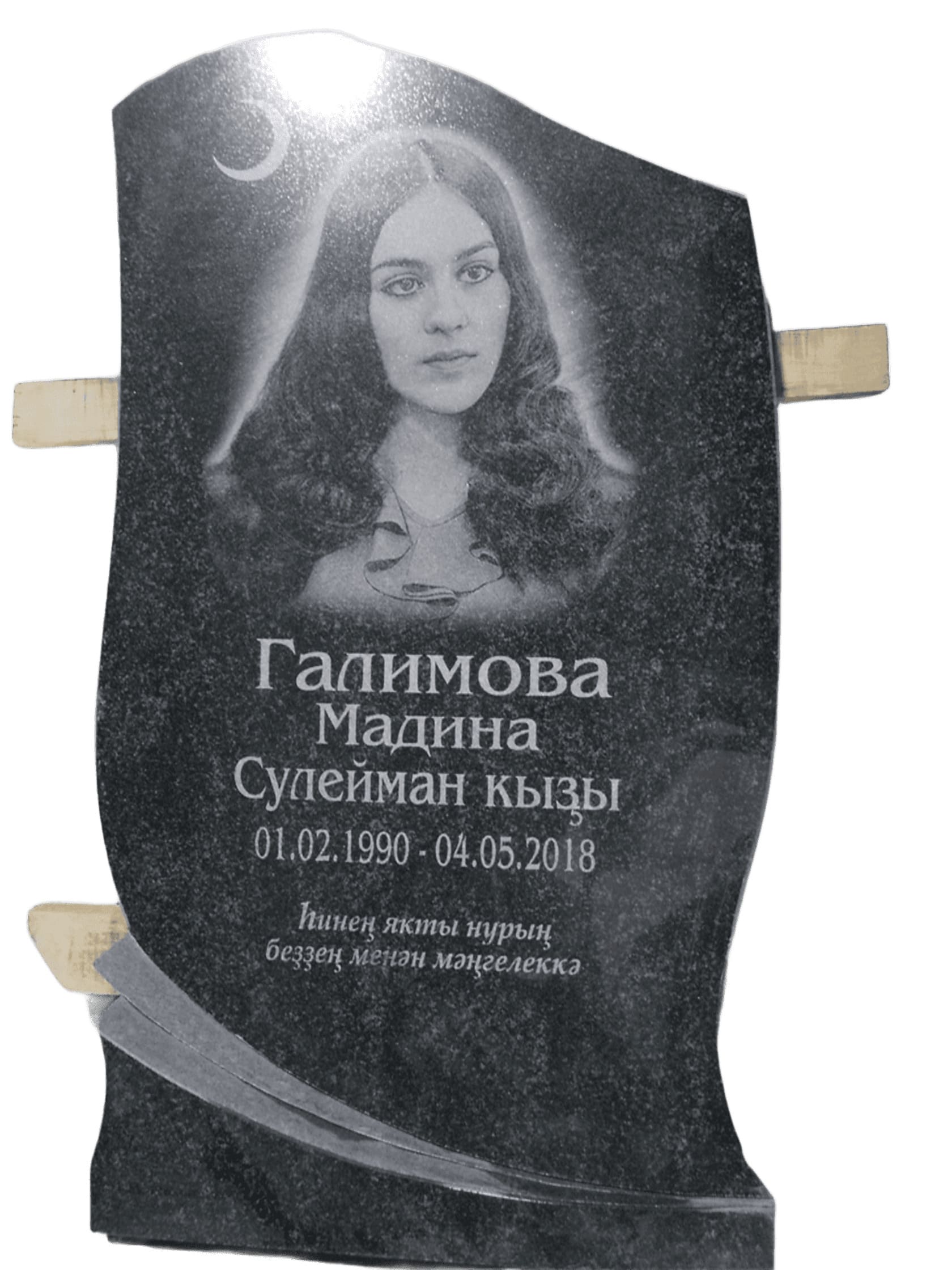 Памятник из Карельского гранита с вырубной формой, размер 800х450