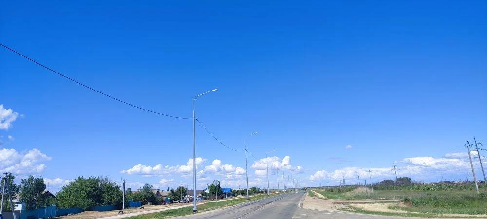 Уличные светильники на металлических опорах освещения в Балтае