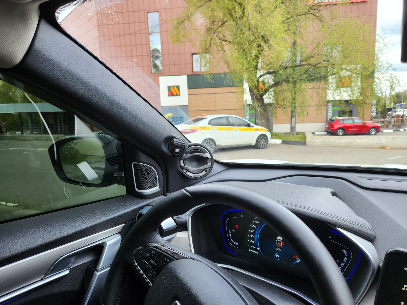 замена акустики динамиков колонок Geely Coolray