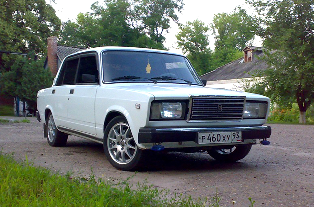 VAZ 2107 Р±РµР»С‹Р№